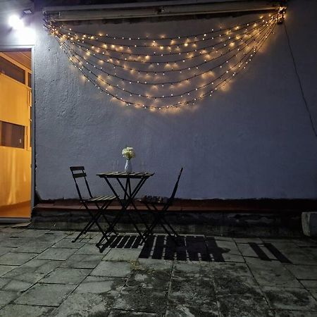 Charming Apartment With Private Terrace 布加勒斯特 外观 照片