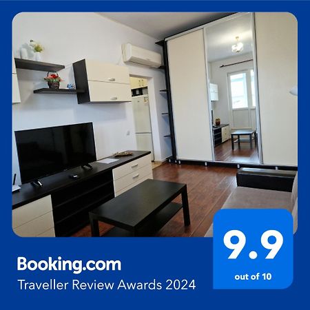 Charming Apartment With Private Terrace 布加勒斯特 外观 照片