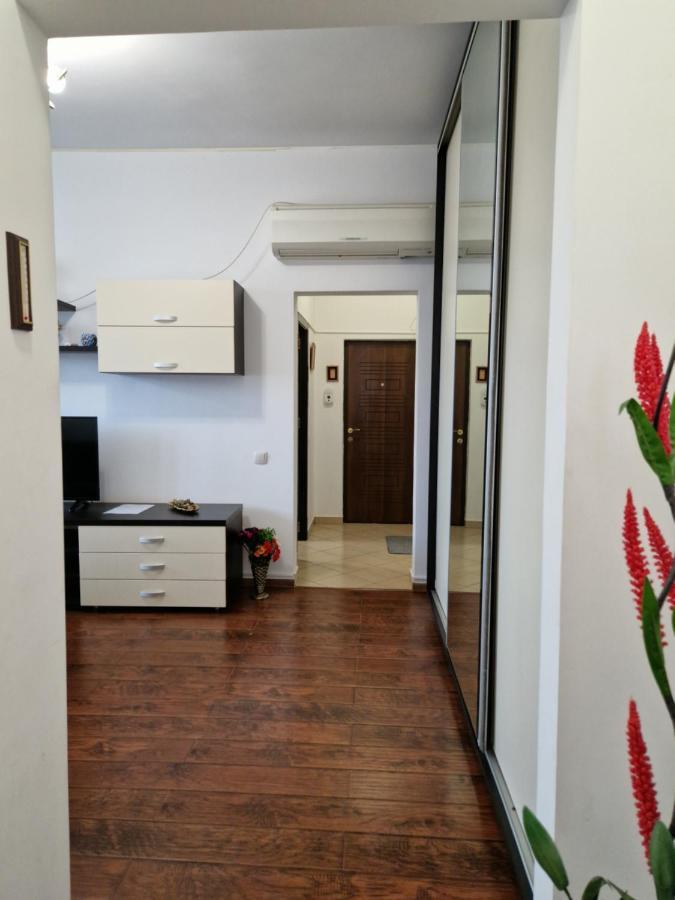 Charming Apartment With Private Terrace 布加勒斯特 外观 照片